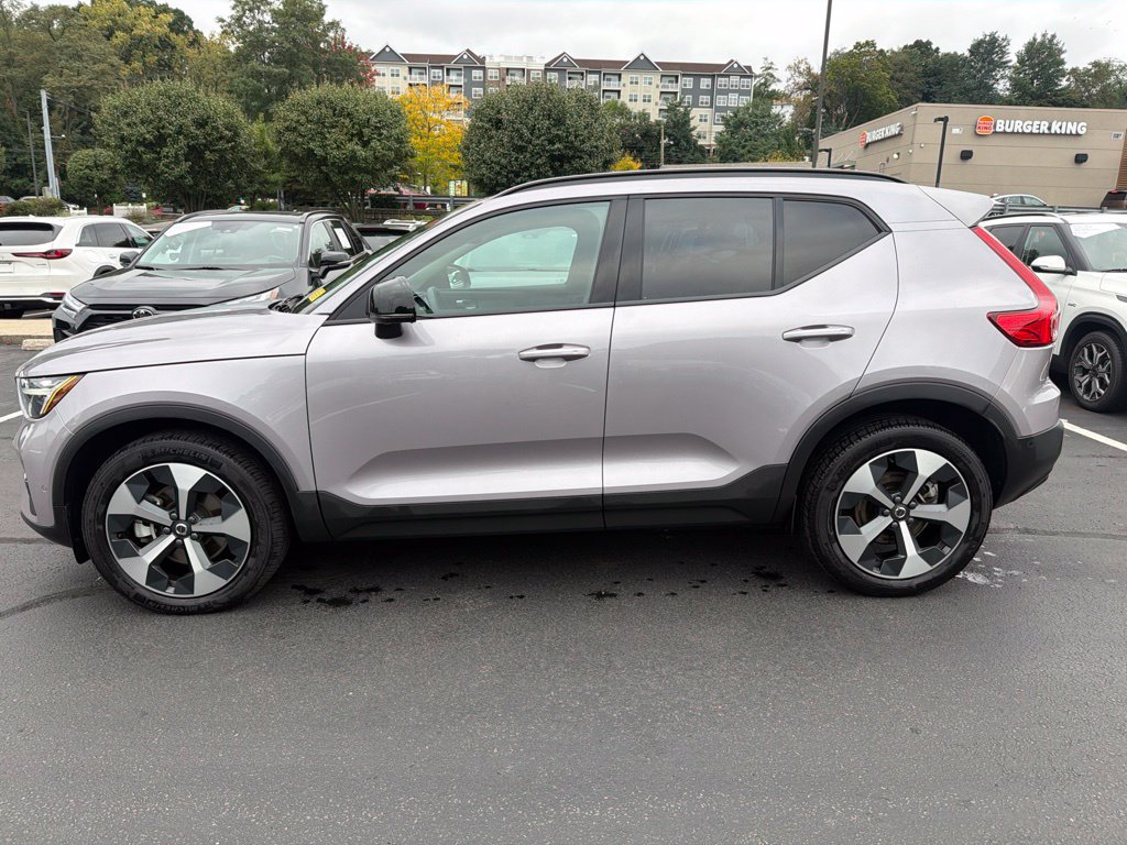 Used 2026 Volvo XC40 B5 Plus AWD/4WD image 3