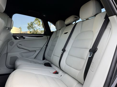 Certified 2023 Porsche Macan Turbo image 29