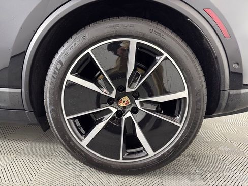 Certified 2025 Porsche Macan Electric RWD image 12