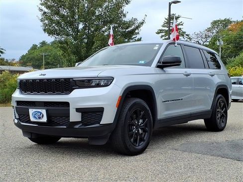 Used 2024 Jeep Grand Cherokee L Laredo image 25