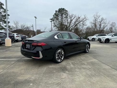 Certified 2025 BMW 530i image 3