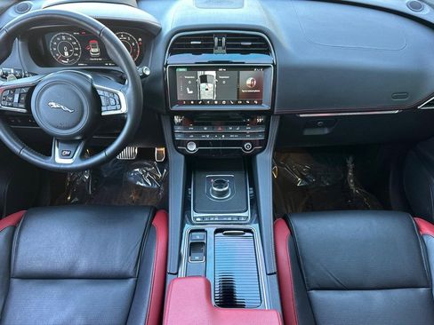 Used 2019 Jaguar F-PACE S image 15