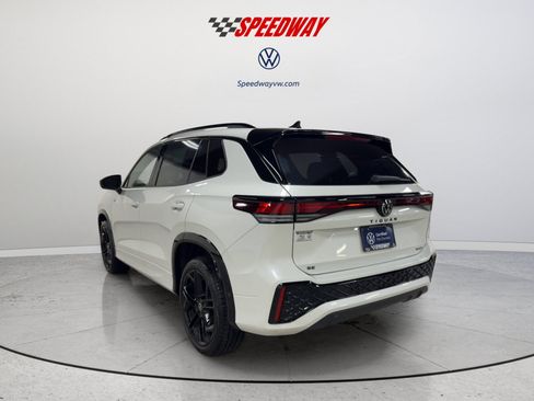 Certified 2025 Volkswagen Tiguan SE R-Line AWD/4WD image 8