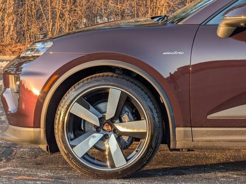 Used 2025 Porsche Macan Electric image 11