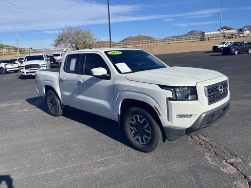 Used 2023 Nissan Frontier SV w/ SV Convenience Package image 5