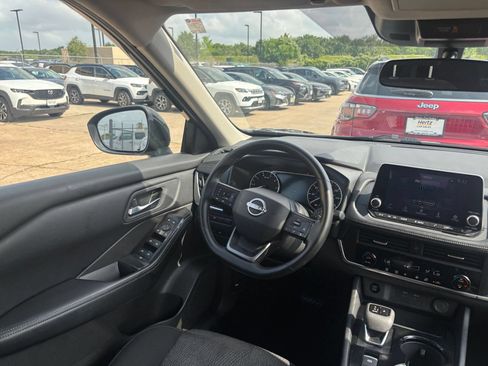 Used 2025 Nissan Rogue SV AWD/4WD image 34