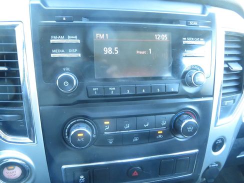 Used 2017 Nissan Titan SV image 23