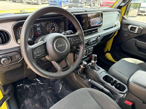 Used 2024 Jeep Wrangler Unlimited Sport AWD/4WD image 2