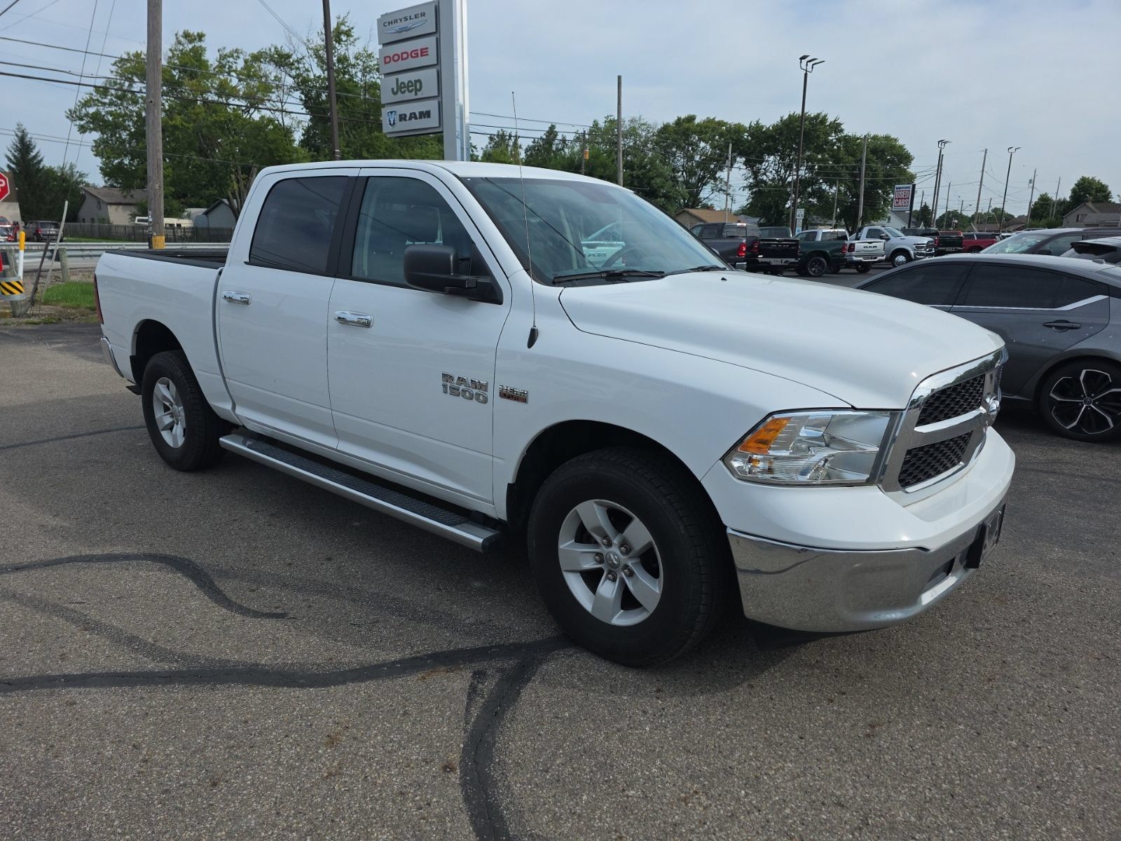 Used 2018 RAM 1500 Classic SLT AWD/4WD image 1