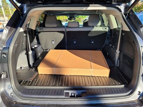 New 2022 Toyota Highlander XLE image 17