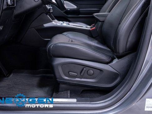 Used 2023 Ford Explorer Platinum w/ Technology Package image 25