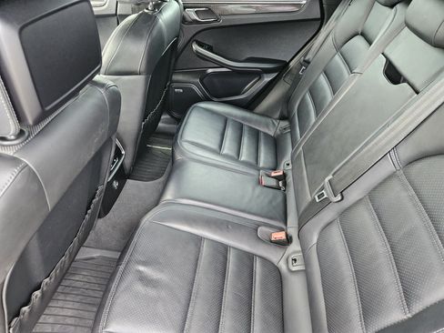 Used 2017 Porsche Macan Turbo AWD/4WD image 28