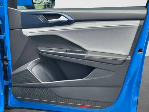 Certified 2024 Volkswagen Taos SE AWD/4WD image 9