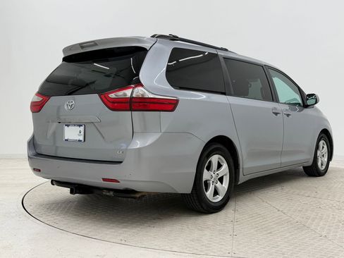 Used 2016 Toyota Sienna LE image 9