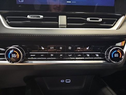 Used 2026 Chevrolet Equinox LT w/ Convenience Package II image 27