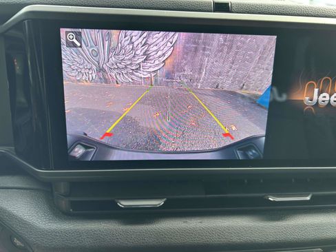 Used 2024 Jeep Gladiator Sport image 20