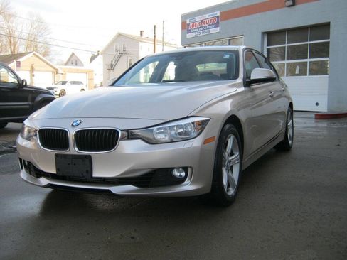 Used 2013 BMW 328i xDrive Sedan AWD/4WD image 2