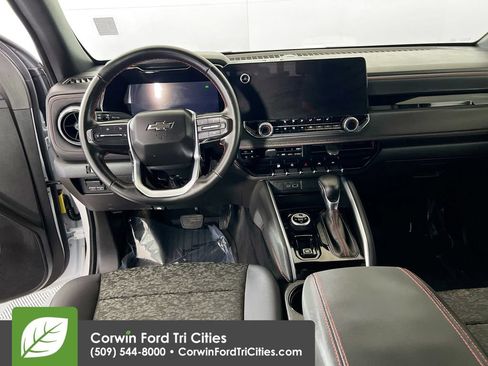 Used 2025 Chevrolet Colorado Z71 w/ Technology Package AWD/4WD image 26
