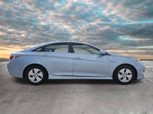 Used 2012 Hyundai Sonata Hybrid w/ Leather Pkg FWD image 9