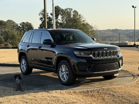 New 2025 Jeep Grand Cherokee Laredo w/ Luxury Tech Group I image 10