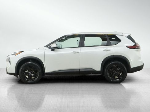 Used 2025 Nissan Rogue SV image 2