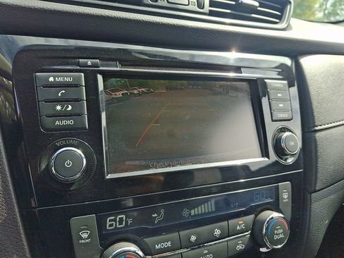 Used 2018 Nissan Rogue SV AWD/4WD image 29