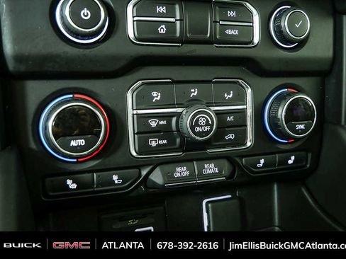 Used 2021 Chevrolet Suburban Z71 w/ Luxury Package image 17