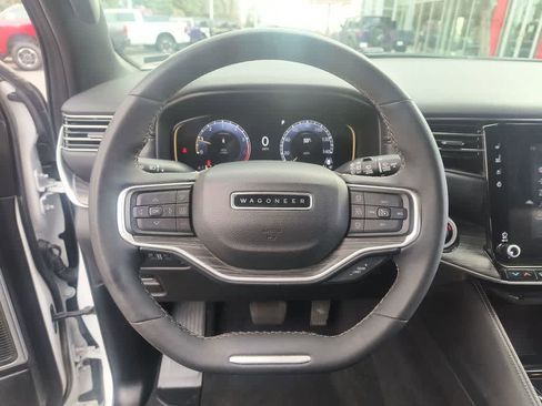 Used 2023 Jeep Wagoneer L Series II image 14