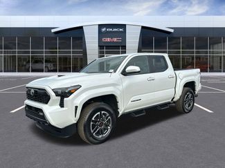 Used 2024 Toyota Tacoma SR5 video 1