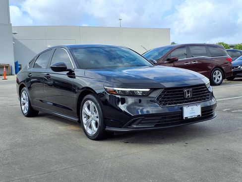 Used 2023 Honda Accord LX image 2