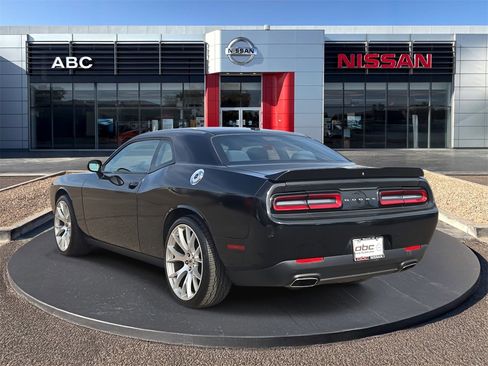 Used 2019 Dodge Challenger SXT image 7