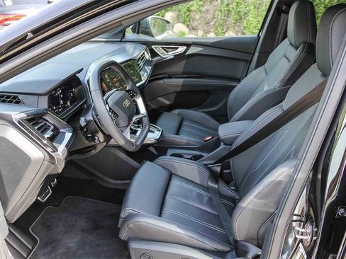 Used 2025 Audi Q4 e-tron Prestige w/ Black Optic Plus Package image 19