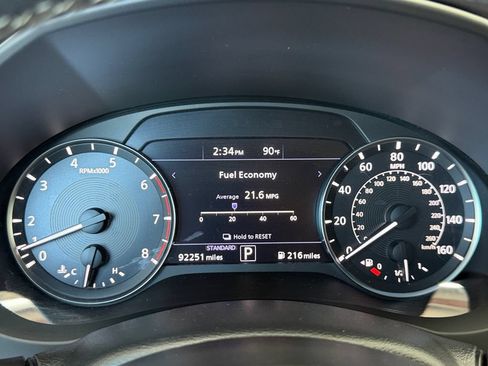 Used 2019 INFINITI QX50 Luxe w/ Navigation Package FWD image 14