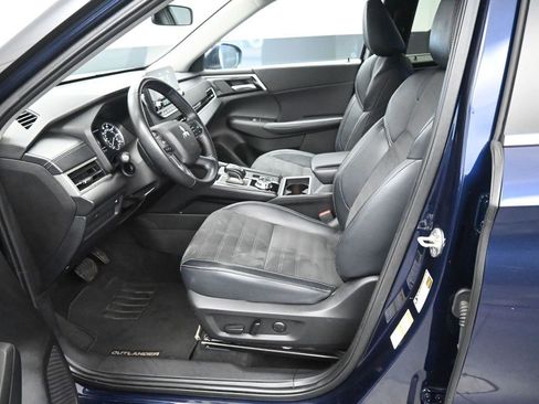 Used 2024 Mitsubishi Outlander SE image 29