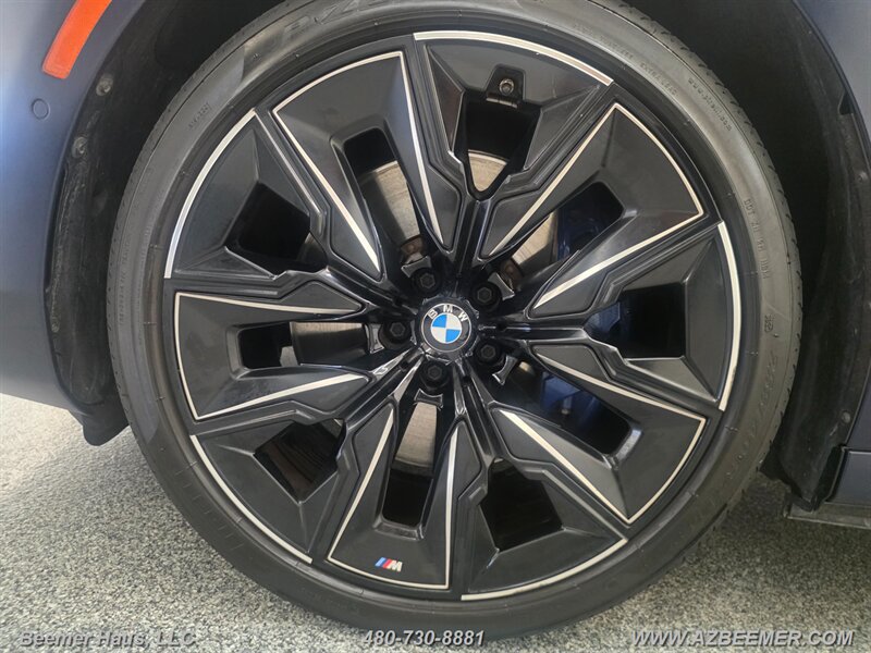 Used 2024 BMW i7 xDrive60 w/ M Sport Package RWD image 16