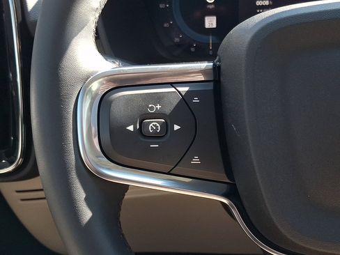 Used 2024 Volvo XC40 B5 Plus w/ Climate Package image 23