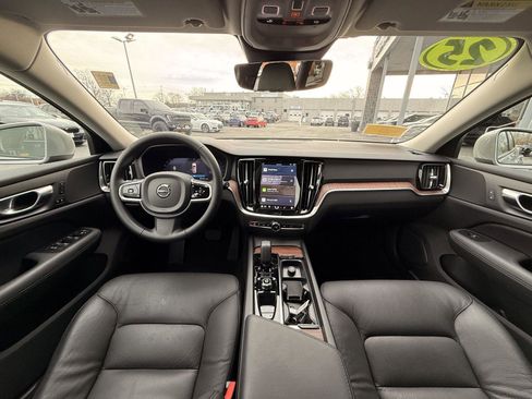 Used 2025 Volvo V60 B5 Cross Country Plus image 27