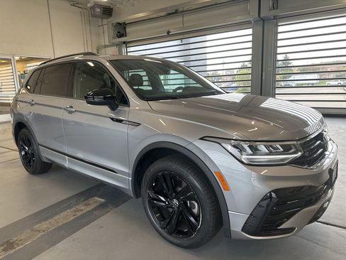 Certified 2024 Volkswagen Tiguan SE R-Line image 1