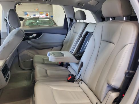 Used 2023 Audi Q7 3.0T Premium Plus image 12