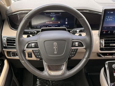 Used 2024 Lincoln Navigator Premiere AWD/4WD image 14