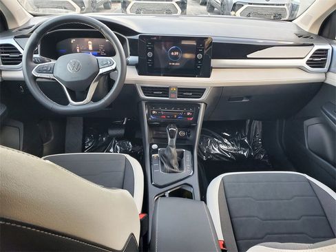 New 2025 Volkswagen Taos SE image 6