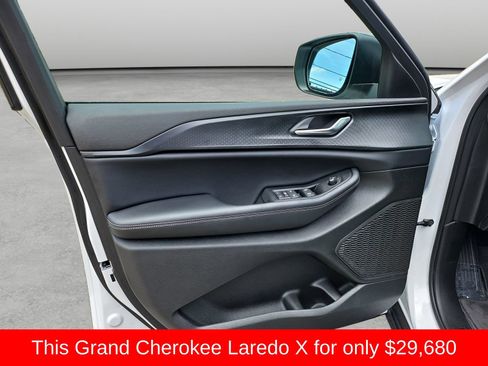 Used 2025 Jeep Grand Cherokee Laredo X w/ Luxury Tech Group I RWD image 34