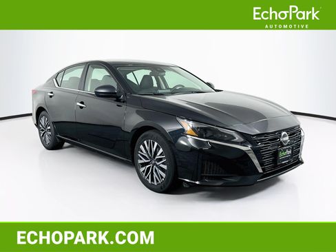 Used 2025 Nissan Altima 2.5 SV FWD image 1