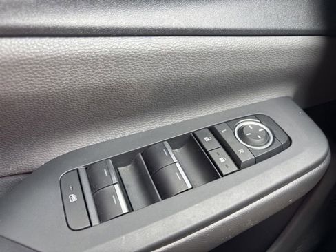 Used 2023 Toyota Prius XLE FWD image 22