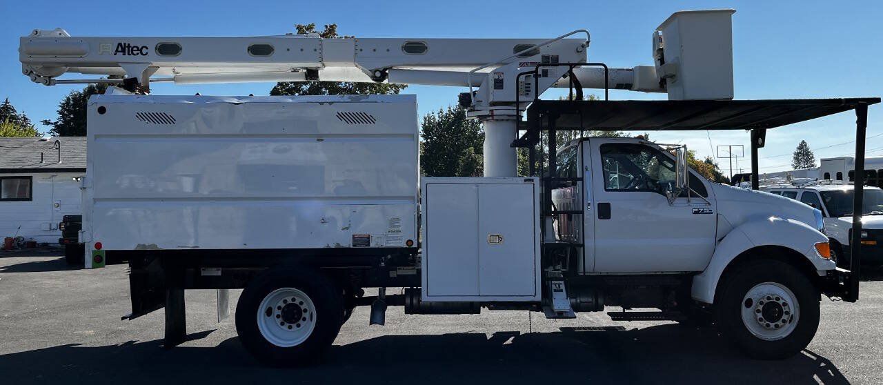 Used 2013 Ford F750 2WD Regular Cab Super Duty image 4