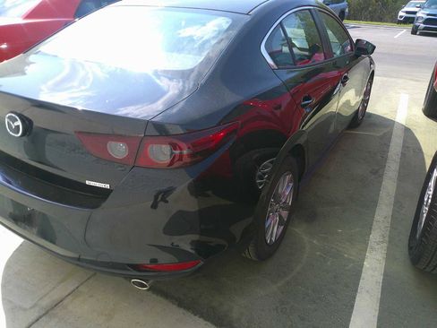Used 2021 MAZDA MAZDA3 s image 6