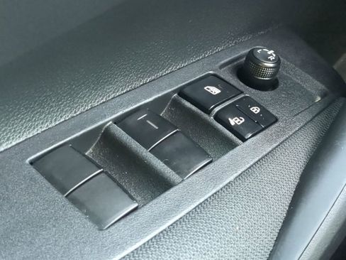 Used 2025 Toyota Corolla LE image 21