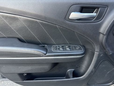 Used 2016 Dodge Charger SE w/ Power Sunroof Group image 17