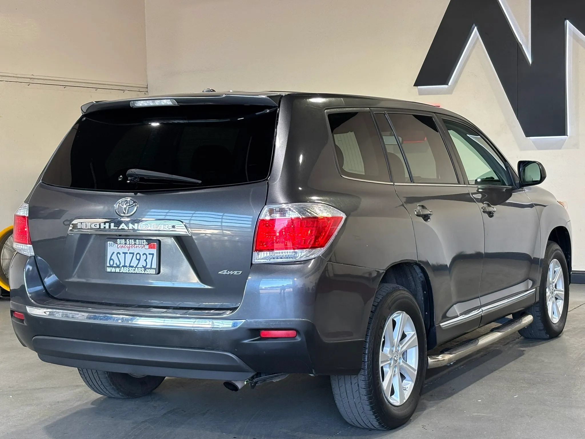 Used 2012 Toyota Highlander 4WD w/ Tech Pkg image 4