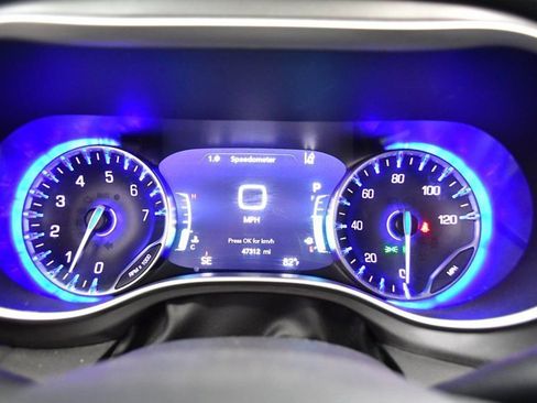 Used 2024 Chrysler Pacifica Touring-L FWD image 14